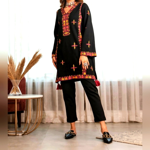 New_women's Acrylic only Kurta - Picture 2 of 4